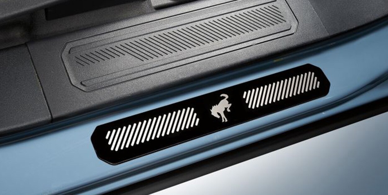 Conoce Accesorios Ford Bronco en PR, Umbrales de Puerta Putco Negro Platinum