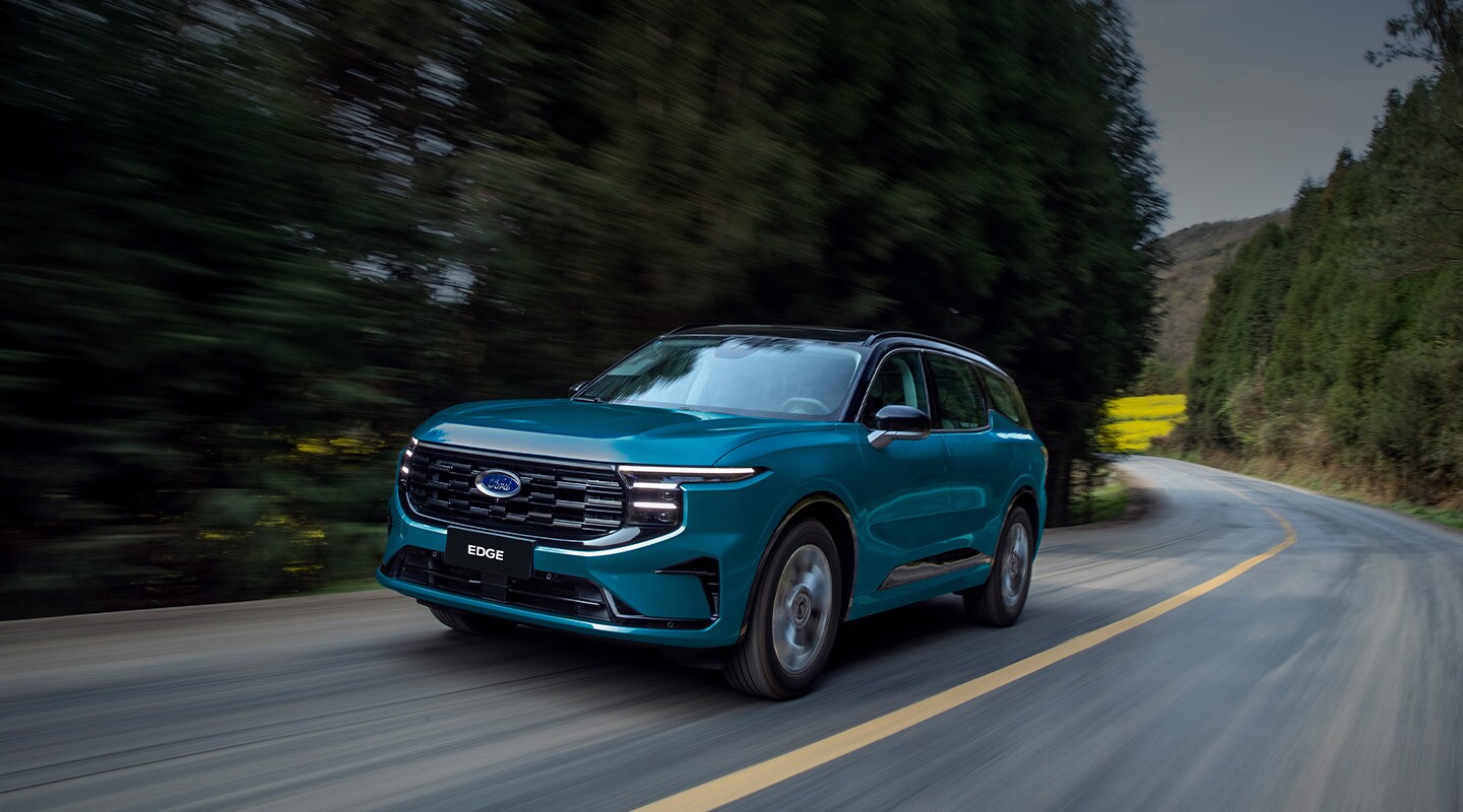 Ford™ Edge™ 2026, SUV with a hybrid engine for fuel savings