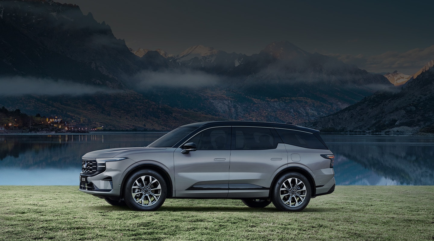 Ford™ Edge™2026 allows towing or pulling weight with included high-durability hooks