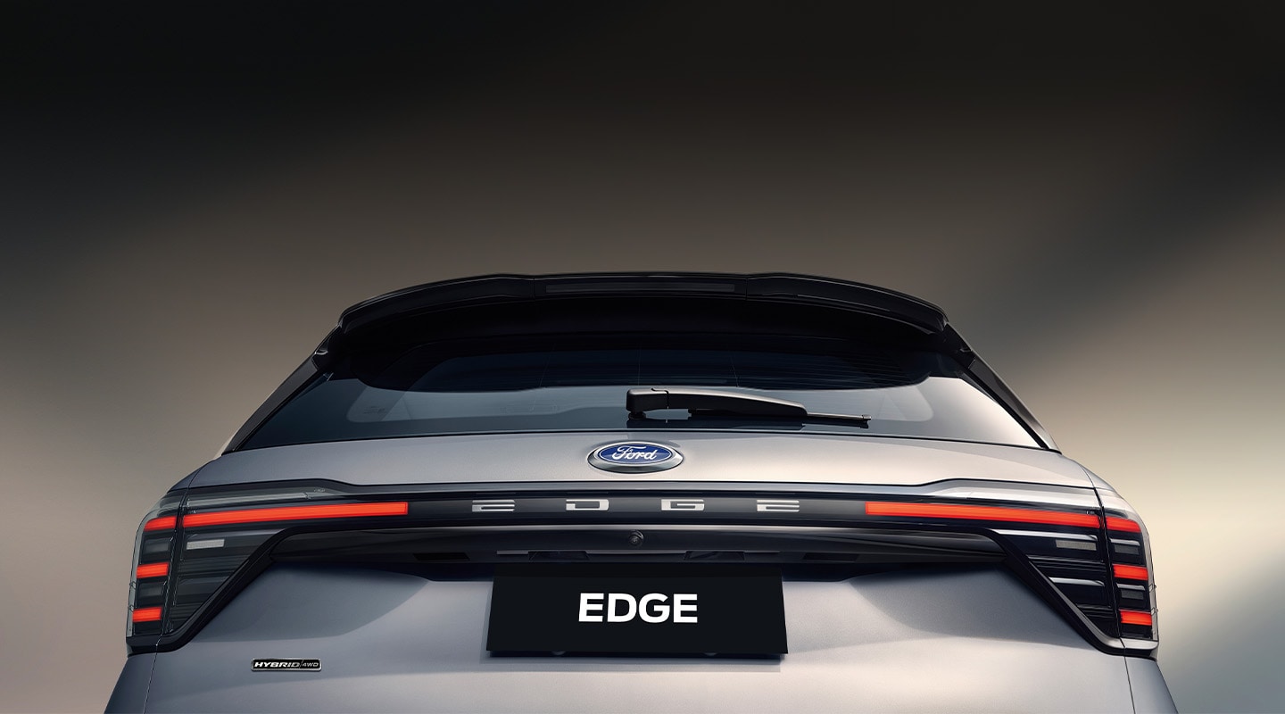 Learn about design and aesthetics of Ford™ Edge™ 2026 interior and exterior: roof, lights
