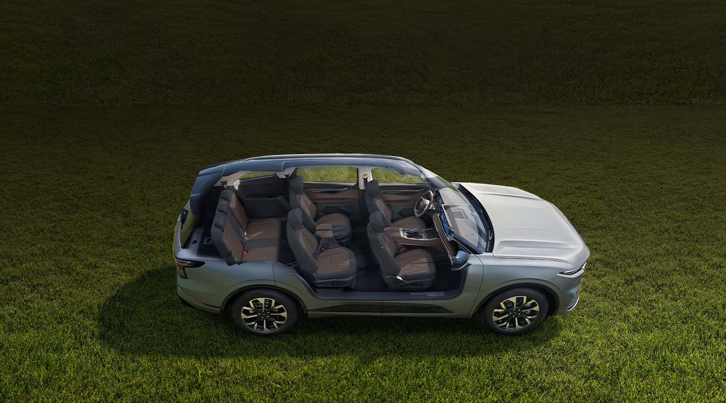 Ford™ Edge™ 2026 with driving assistance to prevent collisions in the city and on the highway