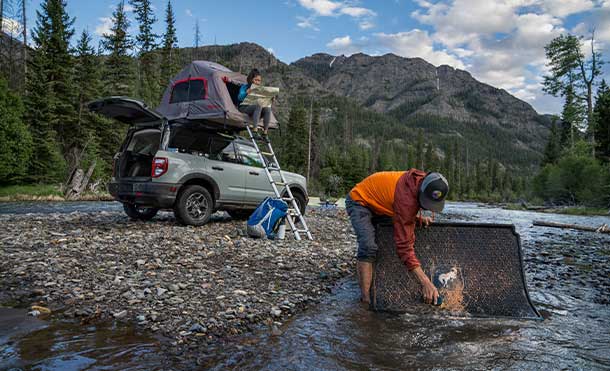 Bronco Sport® 2025 has a heavy-duty roof rack for off-road adventures