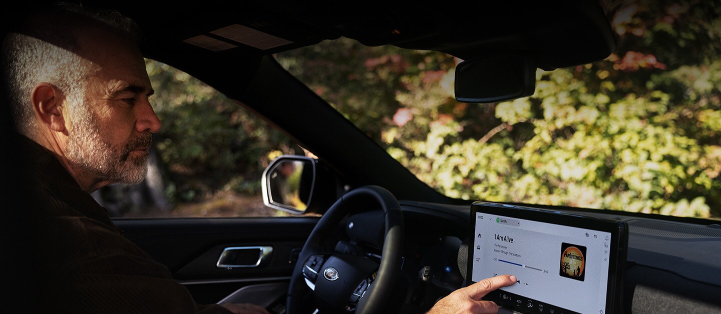 2025 Explorer®: the SUV that equips Copilot-360 the Safety Assistance Suite