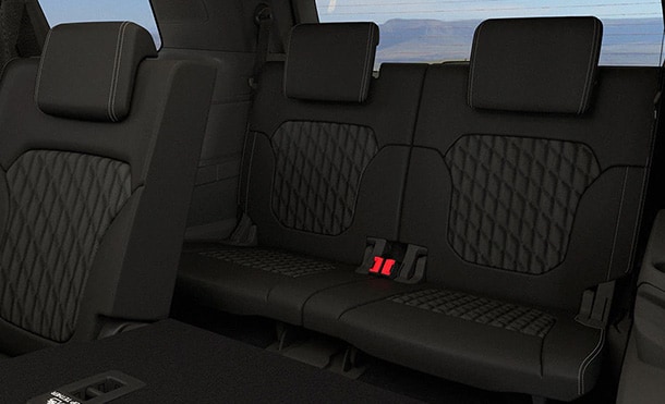 Learn 2023 Everest® with Third Row Seating to carry 7 passengers comfortably
