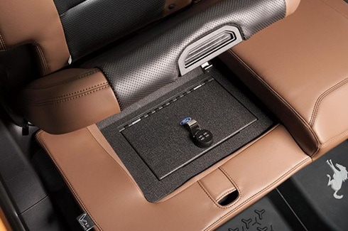 Descubre Accesorios Ford Bronco en CB, Vehículo Asegurado por Tapa de la consola Asiento Trasero