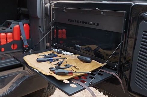 Descubre Accesorios Ford Bronco en PR, Mesa Plegable en El Portón Trasero Tabla para Puerta Abatible