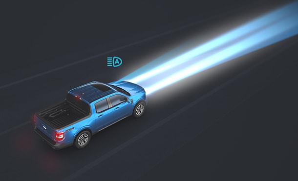 Maverick™ 2025 cuenta con faros, luces e iluminación LED para mejor visibilidad en noche