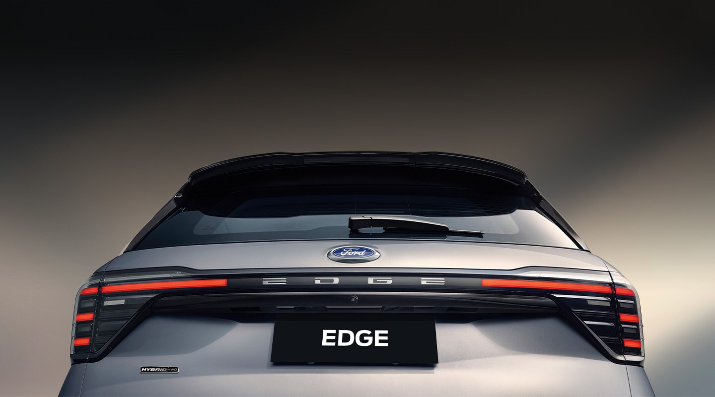 Learn about design and aesthetics of Ford™ Edge™ 2026 interior and exterior: roof, lights
