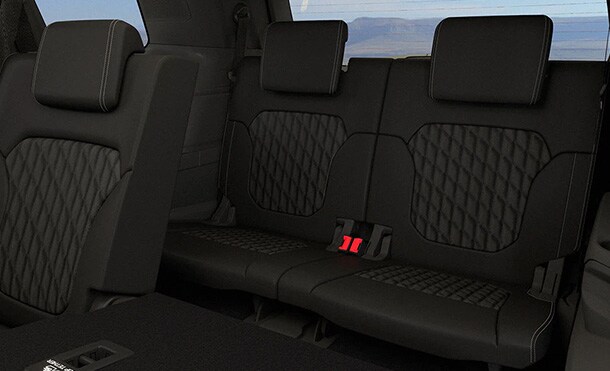 Learn 2023 Everest® with Third Row Seating to carry 7 passengers comfortably