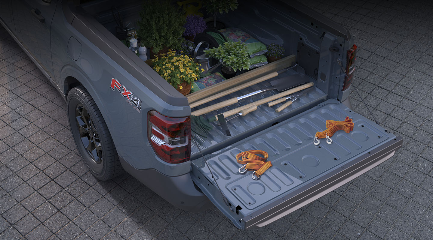 Maverick™ 2025: small pickup for loading and light work tasks