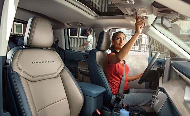 Maverick™ 2025 has airbags for driver and passengers