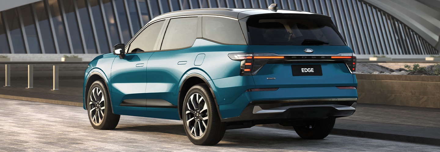 Ford™ Edge™ 2026, three-row family SUV with a hybrid engine for fuel savings