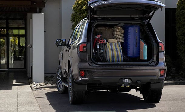Discover 2023 Everest® SUV Equipped with a Hands-Free Automatic Power Liftgate
